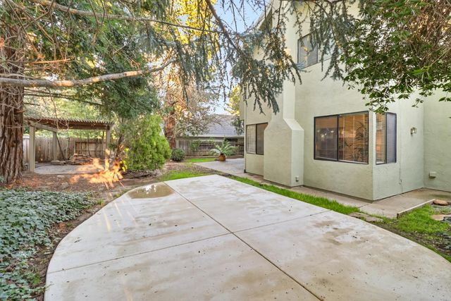 2050 Campton Cir, Gold River, CA 95670