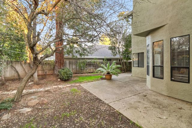 2050 Campton Cir, Gold River, CA 95670