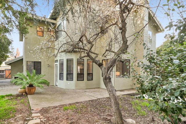 2050 Campton Cir, Gold River, CA 95670