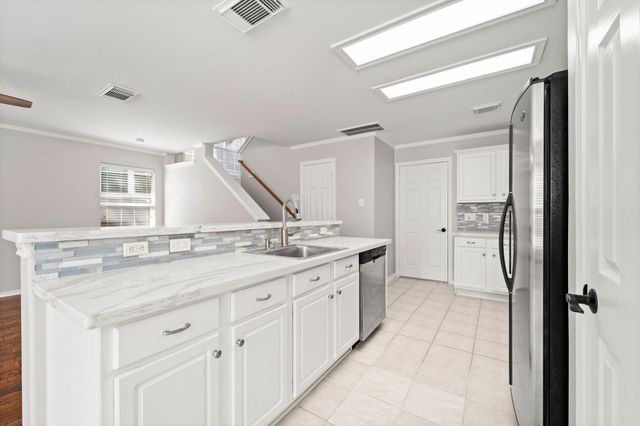 26 Musgrove Place, The Woodlands, TX 77382