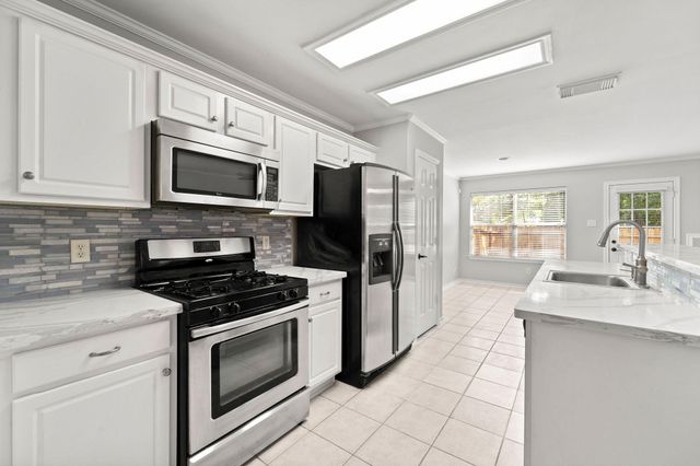 26 Musgrove Place, The Woodlands, TX 77382