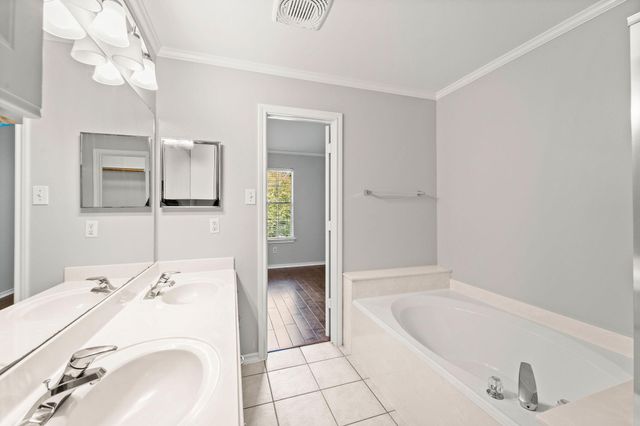 26 Musgrove Place, The Woodlands, TX 77382