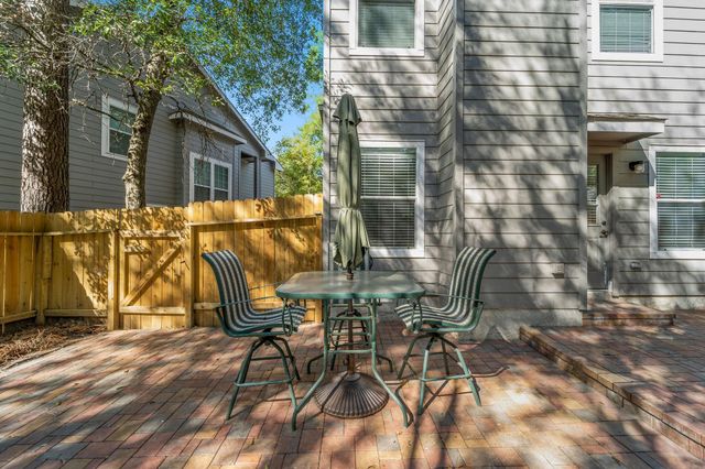 26 Musgrove Place, The Woodlands, TX 77382