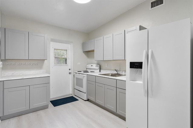 2201 NW 166th St, Miami Gardens, FL 33054