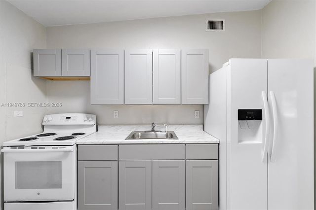 2201 NW 166th St, Miami Gardens, FL 33054