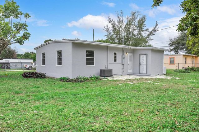 2201 NW 166th St, Miami Gardens, FL 33054