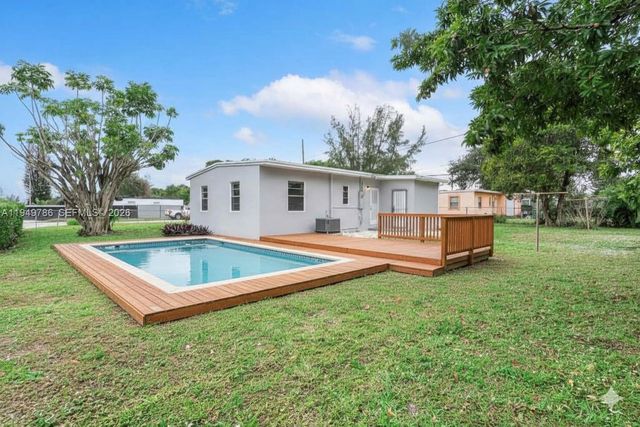 2201 NW 166th St, Miami Gardens, FL 33054