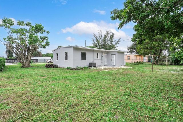 2201 NW 166th St, Miami Gardens, FL 33054