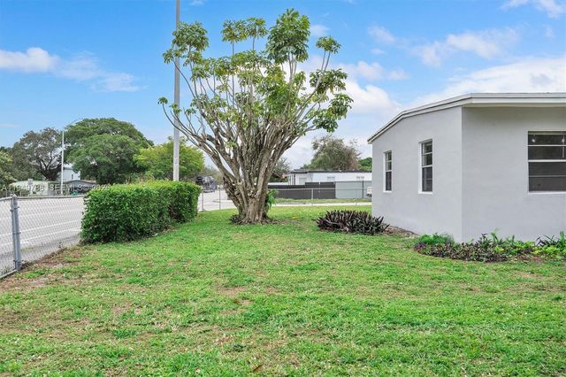 2201 NW 166th St, Miami Gardens, FL 33054