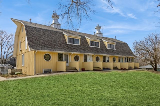 3201 Muscatine Avenue 3, Iowa City, IA 52240