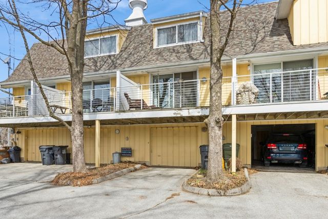 3201 Muscatine Avenue 3, Iowa City, IA 52240