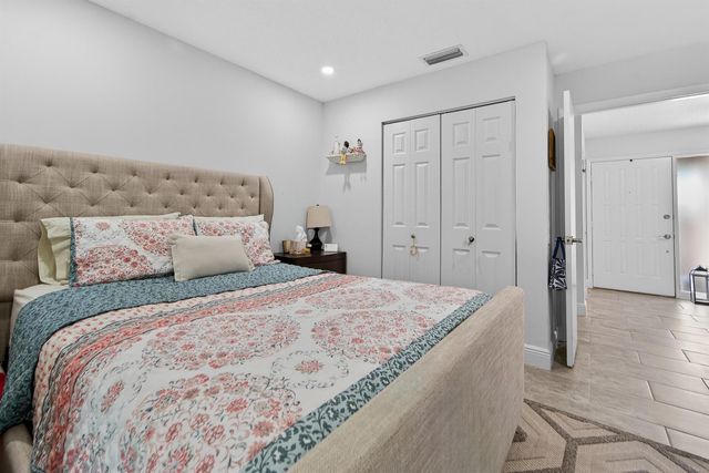 43 Copperpod Court, Royal Palm Beach, FL 33411