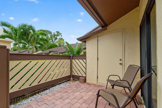 43 Copperpod Court, Royal Palm Beach, FL 33411