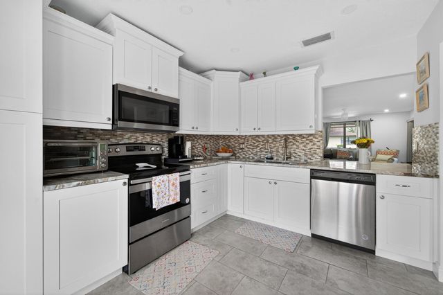 43 Copperpod Court, Royal Palm Beach, FL 33411