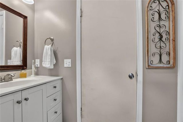5319 N Woodland Avenue, Kansas City, MO 64118