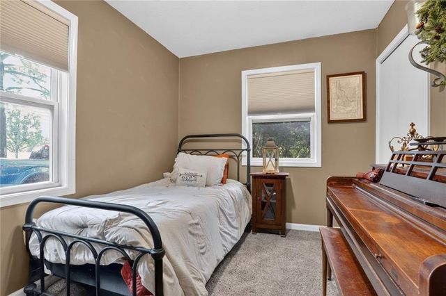 5319 N Woodland Avenue, Kansas City, MO 64118