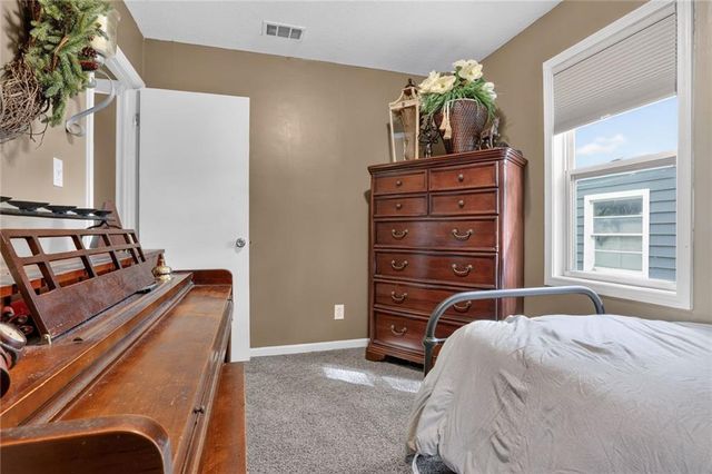 5319 N Woodland Avenue, Kansas City, MO 64118