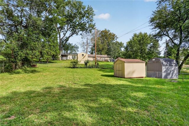 5319 N Woodland Avenue, Kansas City, MO 64118