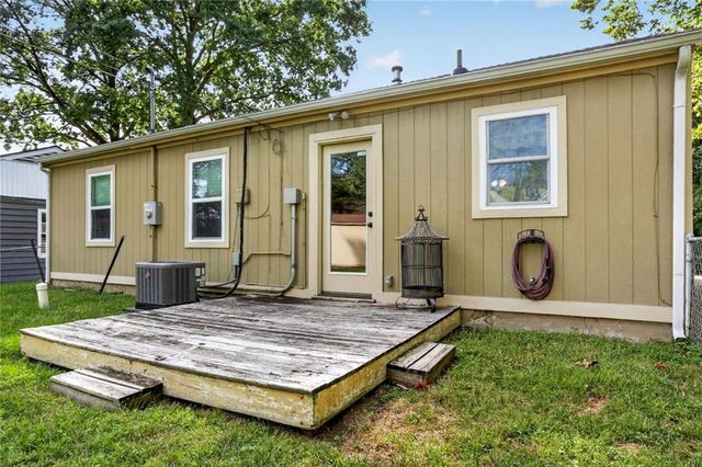 5319 N Woodland Avenue, Kansas City, MO 64118