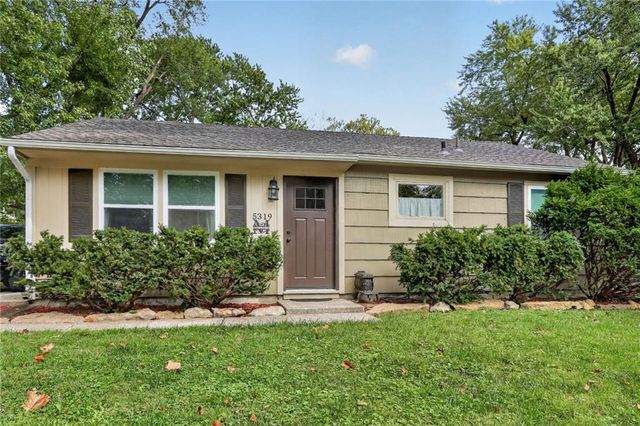 5319 N Woodland Avenue, Kansas City, MO 64118