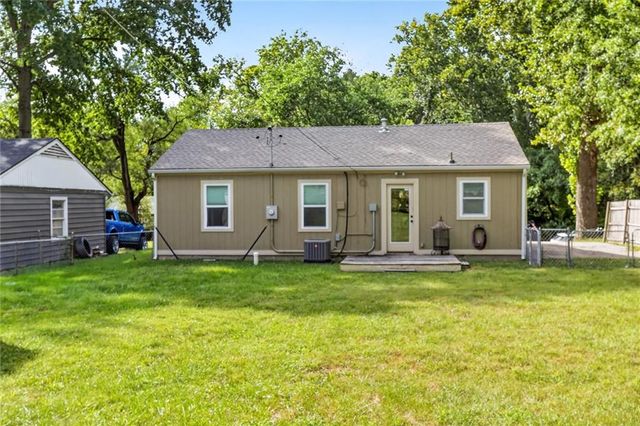5319 N Woodland Avenue, Kansas City, MO 64118
