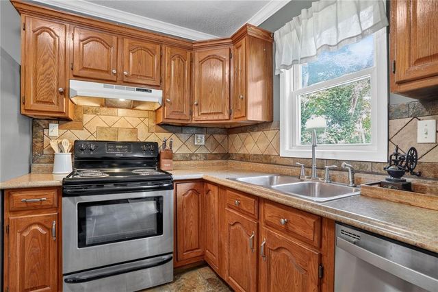 5319 N Woodland Avenue, Kansas City, MO 64118