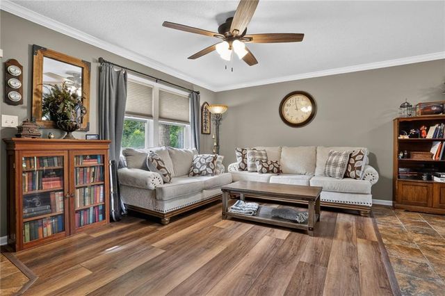 5319 N Woodland Avenue, Kansas City, MO 64118