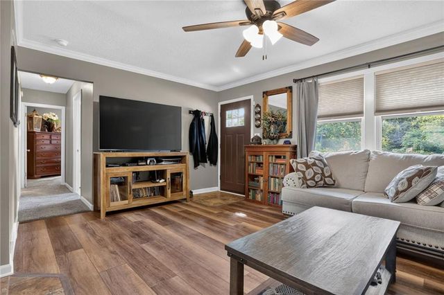 5319 N Woodland Avenue, Kansas City, MO 64118