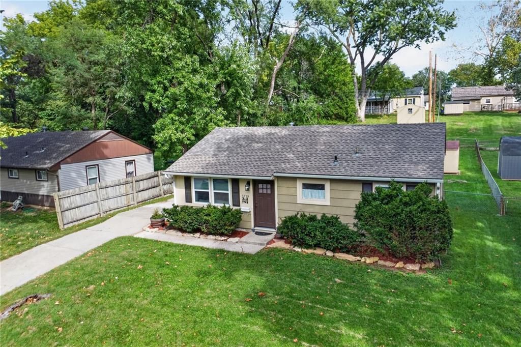 5319 N Woodland Avenue, Kansas City, MO 64118