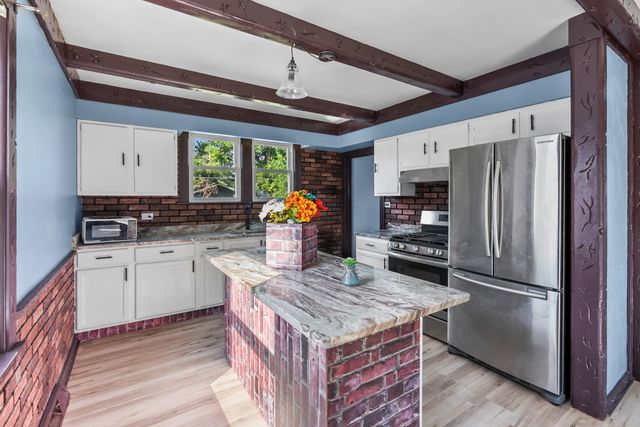 2N152 Wisconsin Avenue, Villa Park, IL 60181