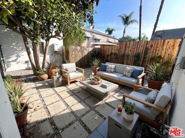 958 N Vista Street, Los Angeles, CA 90046