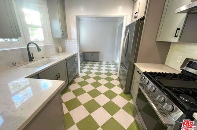 958 N Vista Street, Los Angeles, CA 90046