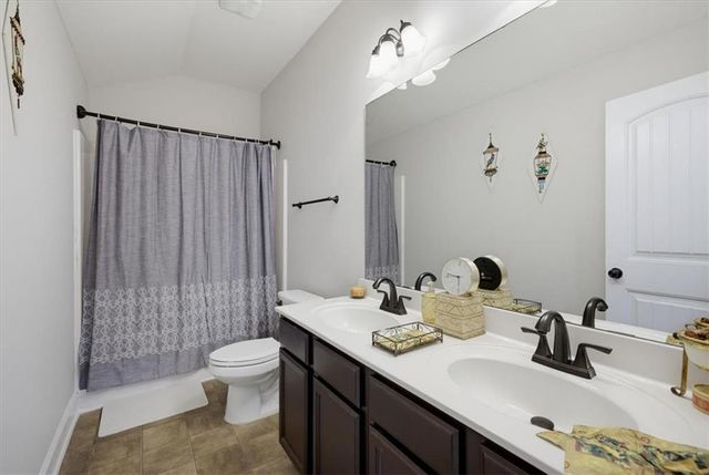 2144 Shadow Oak Trail, Loganville, GA 30052