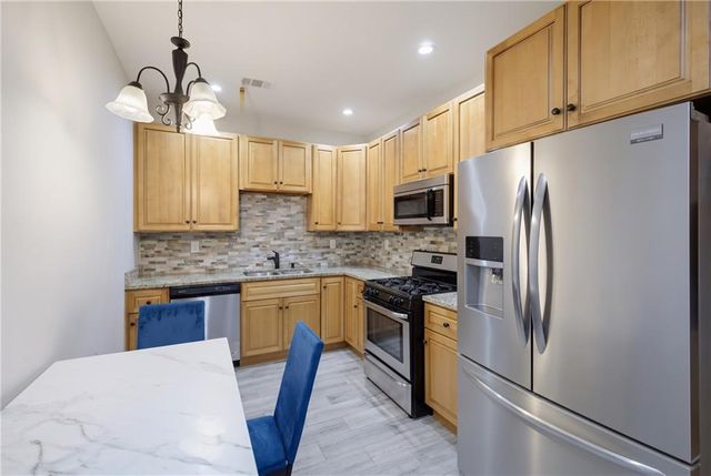 2144 Shadow Oak Trail, Loganville, GA 30052