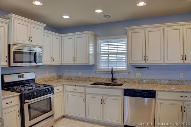 32 Hazel Avenue, Inola, OK 74036