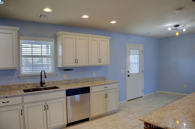 32 Hazel Avenue, Inola, OK 74036