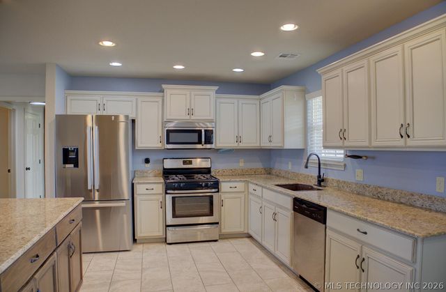 32 Hazel Avenue, Inola, OK 74036