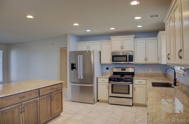 32 Hazel Avenue, Inola, OK 74036