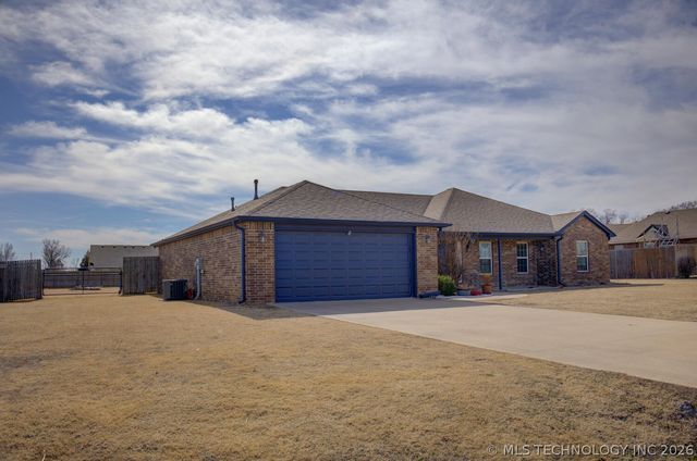 32 Hazel Avenue, Inola, OK 74036