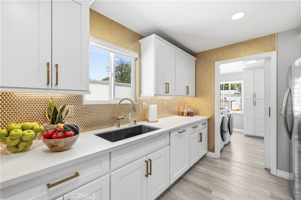 Image 15 of property listing at 1027 W El Dorado, West Covina, CA 91790