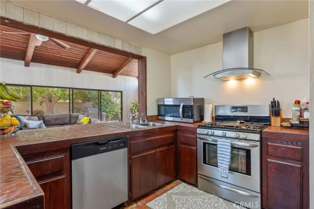 850 Coastline Drive, Seal Beach, CA 90740