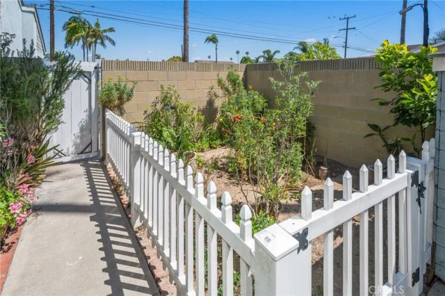 850 Coastline Drive, Seal Beach, CA 90740