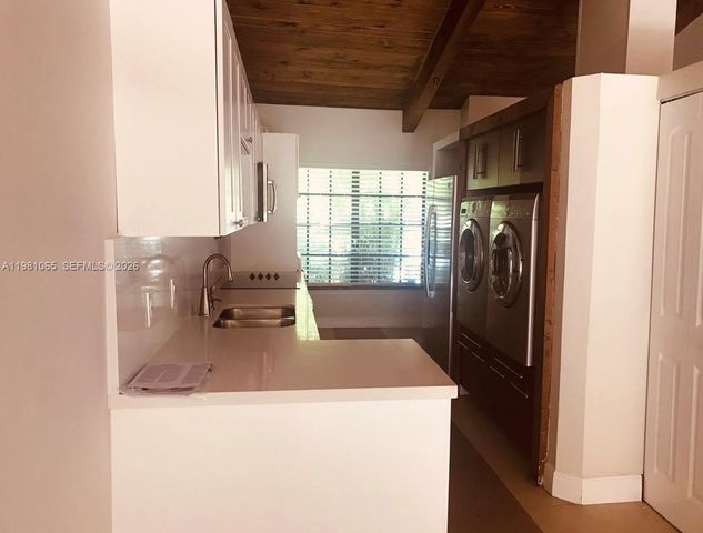 13615 SW 101st Ln, Miami, FL 33186