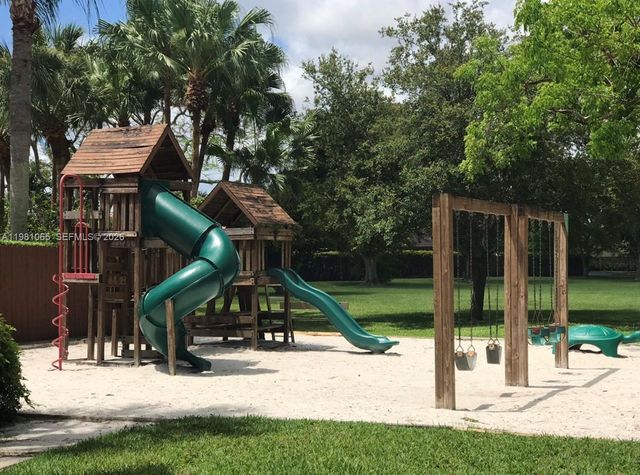 13615 SW 101st Ln, Miami, FL 33186