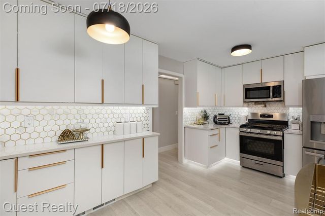 2103 Garry Drive, Troy, MI 48083