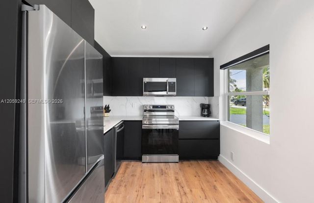 309 SE 3rd Ave, Hallandale Beach, FL 33009