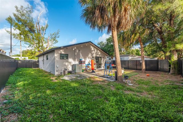 309 SE 3rd Ave, Hallandale Beach, FL 33009