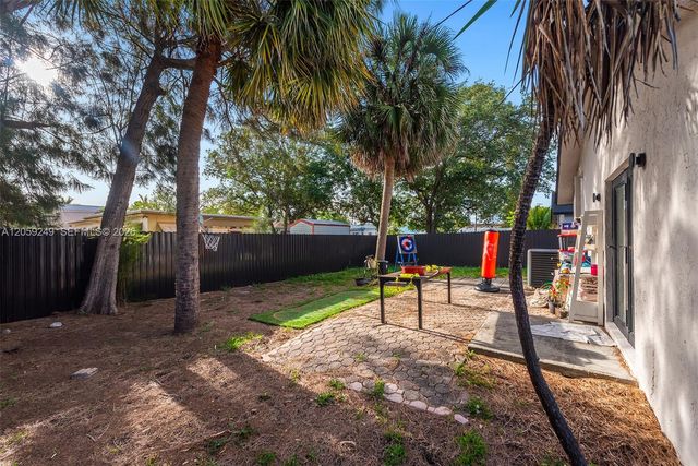 309 SE 3rd Ave, Hallandale Beach, FL 33009