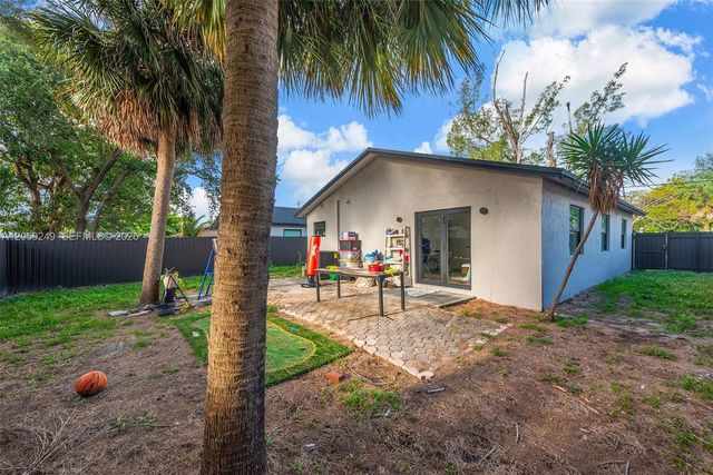 309 SE 3rd Ave, Hallandale Beach, FL 33009