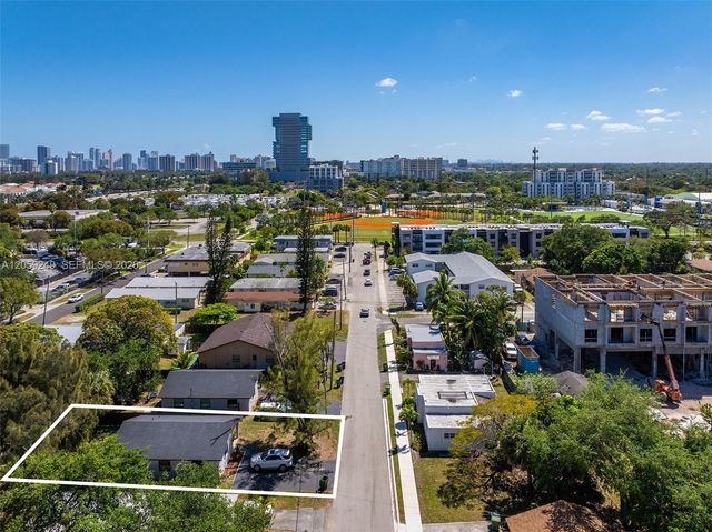 309 SE 3rd Ave, Hallandale Beach, FL 33009
